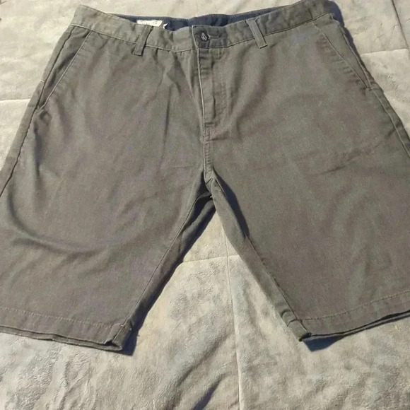 Men's volcom shorts - Picture 5 of 9